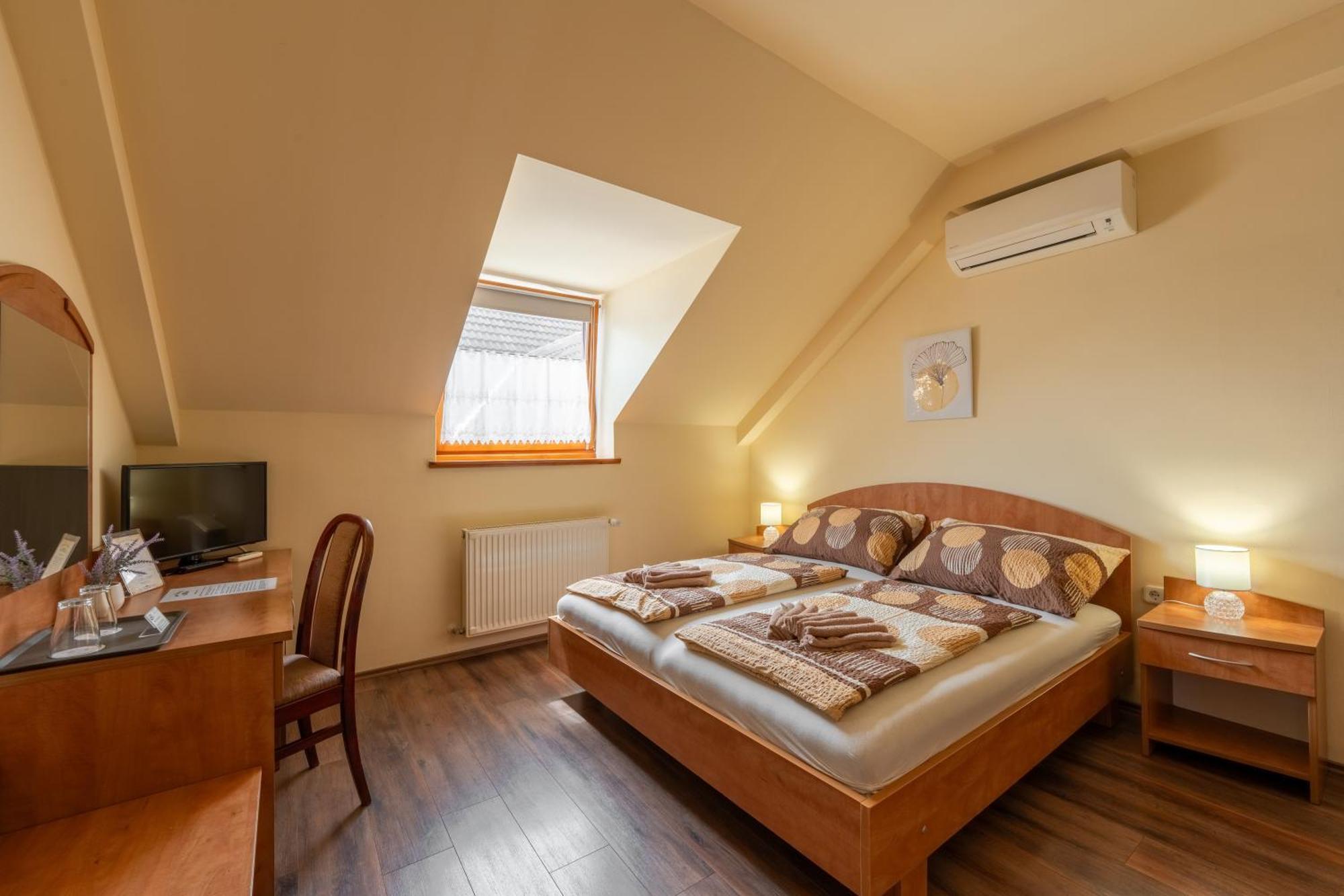 Szenti Vendeghaz Bed & Breakfast Gyor Exterior photo