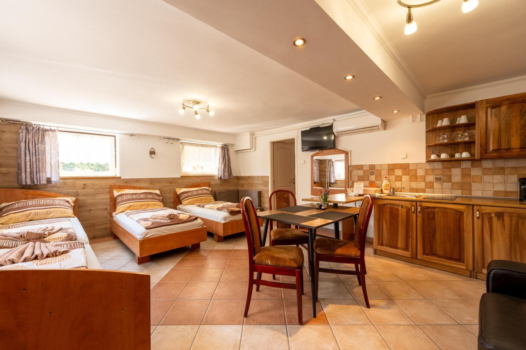 Szenti Vendeghaz Bed & Breakfast Gyor Exterior photo